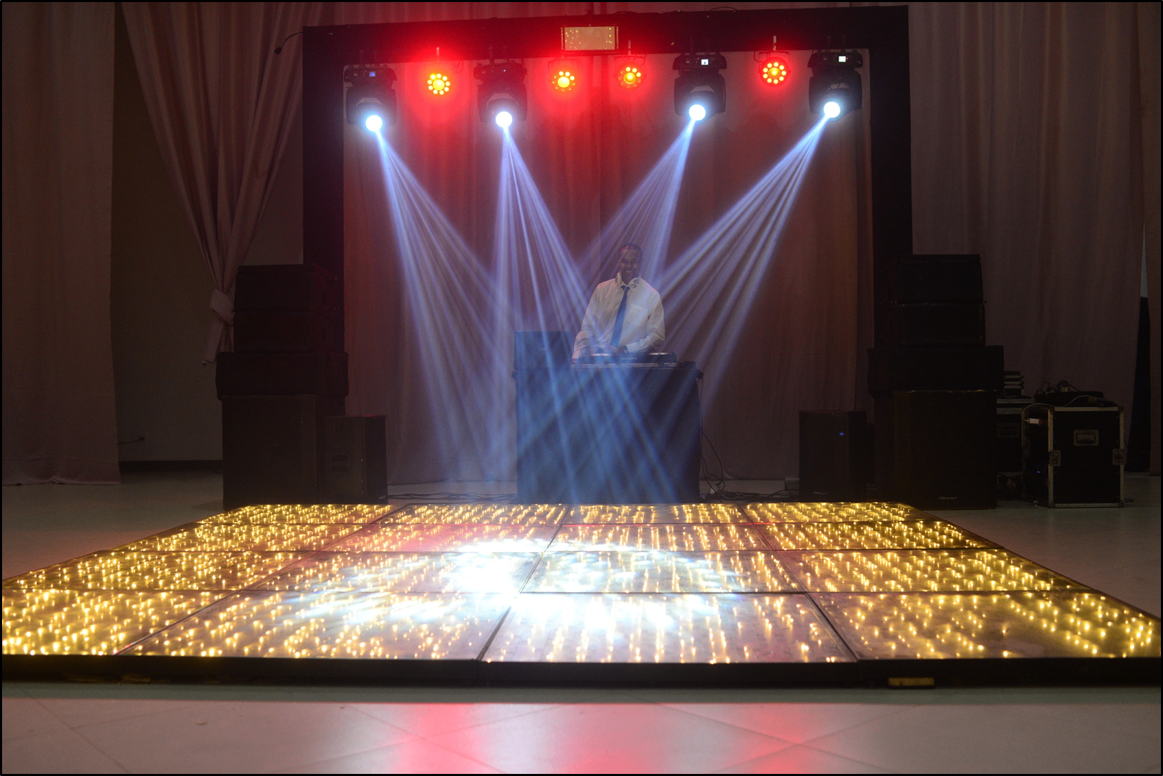 DJ Orlandão tocando em casamento premium em Salvador